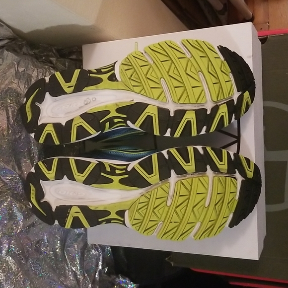 Sneakers - Picture 4 of 6